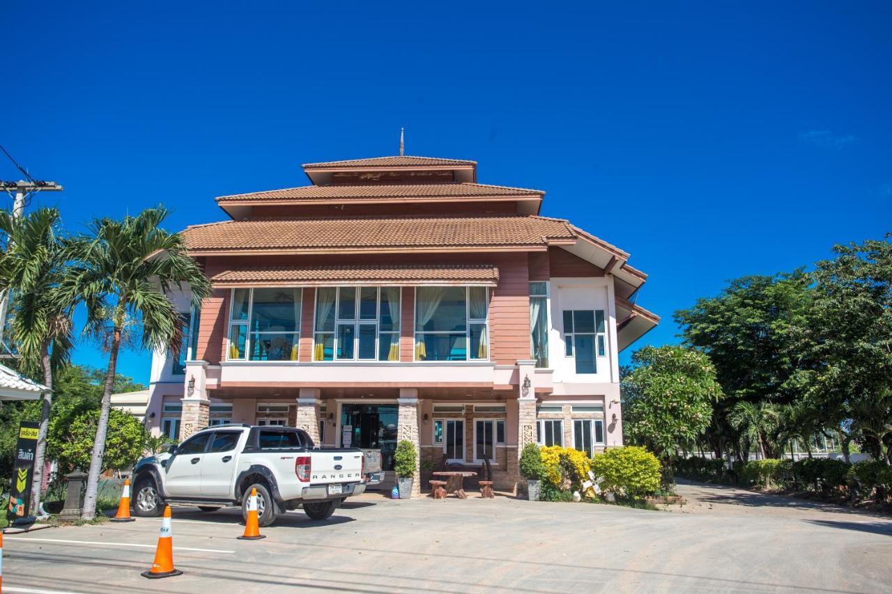 Phusuay Park View Hotel Chaiyaphum Exterior photo